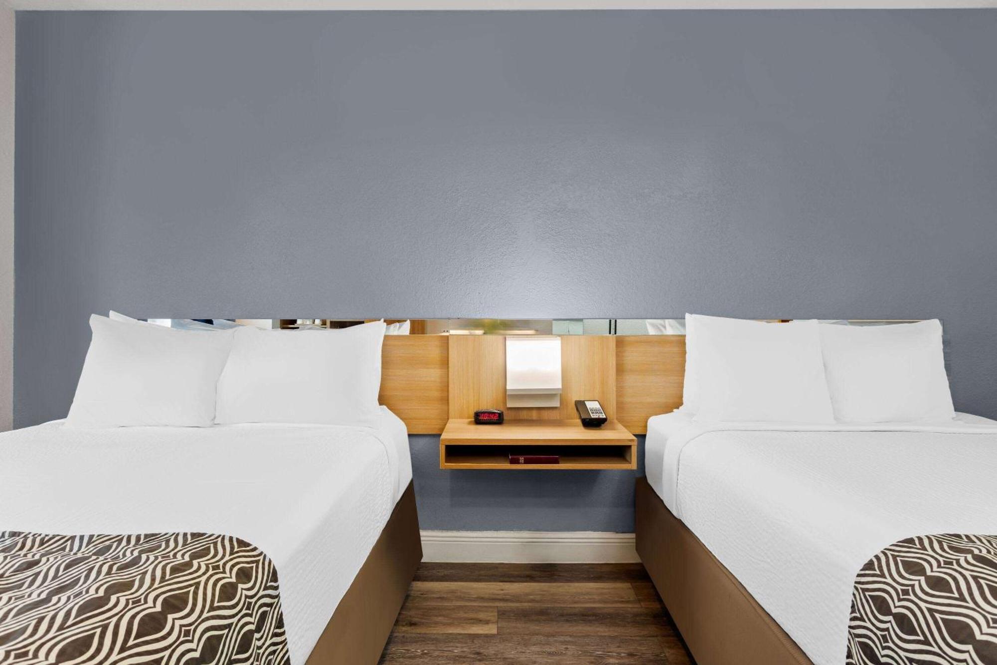 Microtel Inn And Suites - זפירהילס מראה חיצוני תמונה