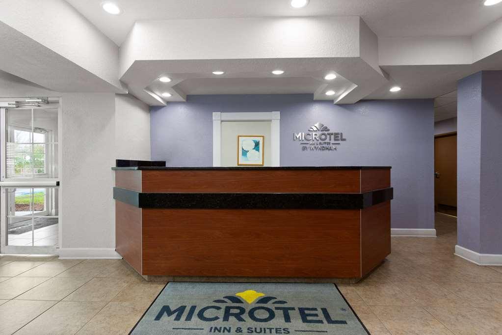 Microtel Inn And Suites - זפירהילס מראה פנימי תמונה